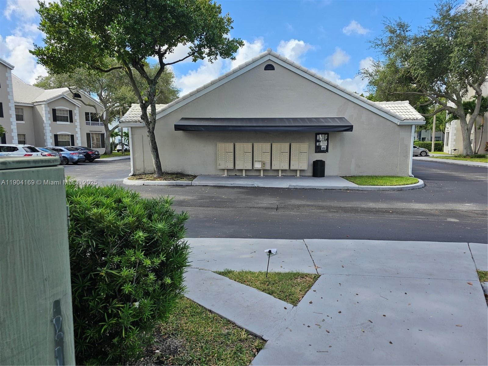 LAKEVIEW CLUB CONDO · #102 in Oakland Park - Photo 6
