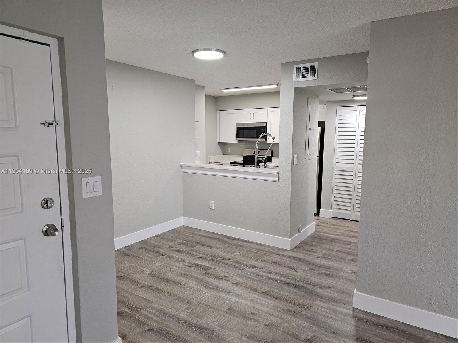 LAKEVIEW CLUB CONDO · #102 in Oakland Park - Photo 12
