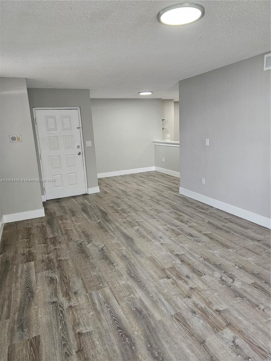 LAKEVIEW CLUB CONDO · #102 in Oakland Park - Photo 7