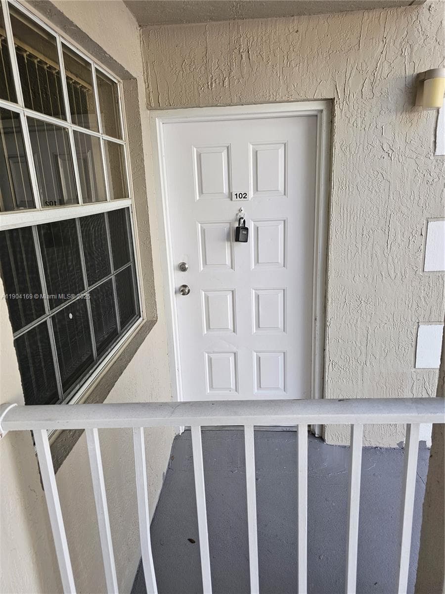 LAKEVIEW CLUB CONDO · #102 in Oakland Park - Photo 3