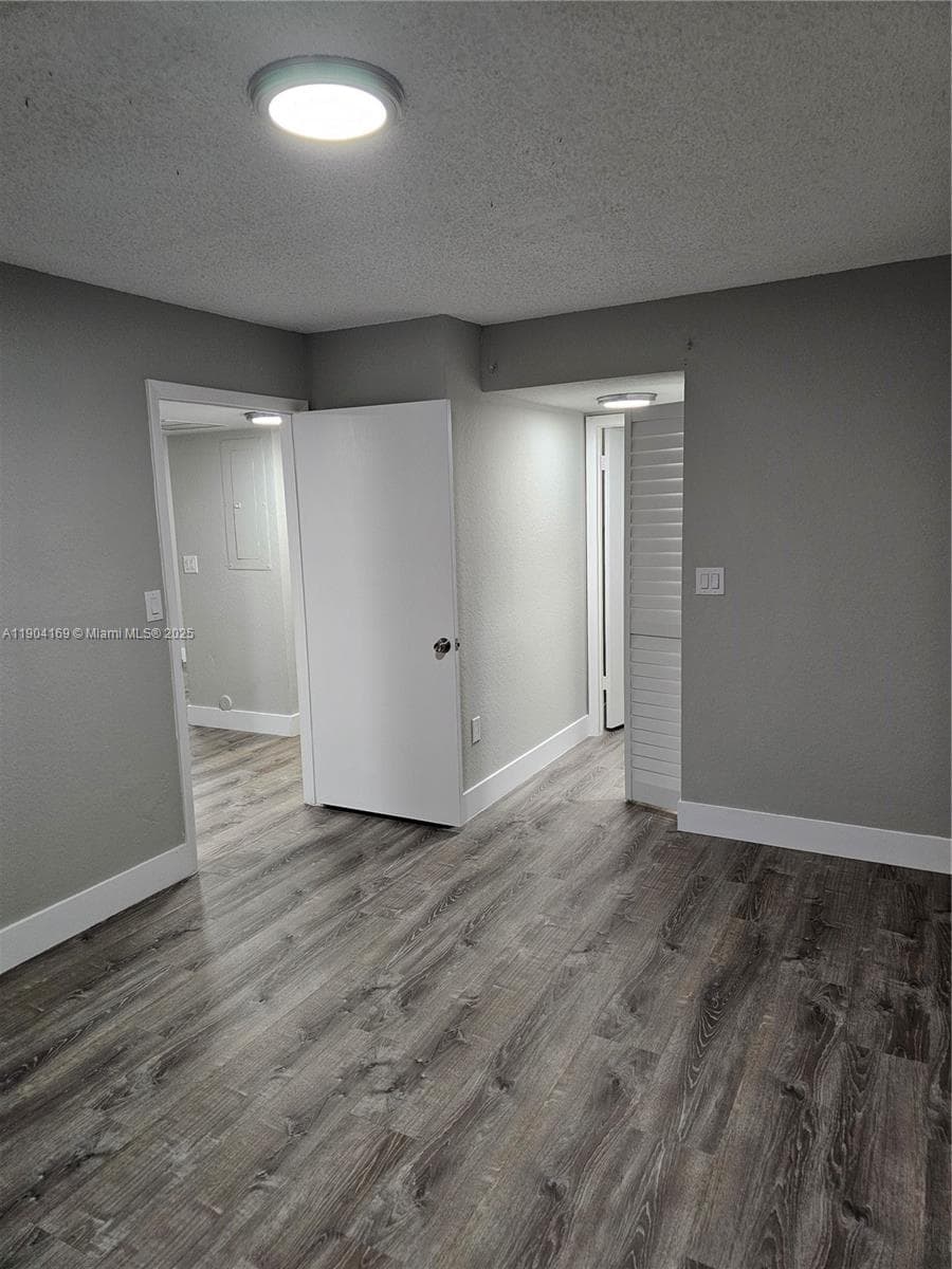 LAKEVIEW CLUB CONDO · #102 in Oakland Park - Photo 18