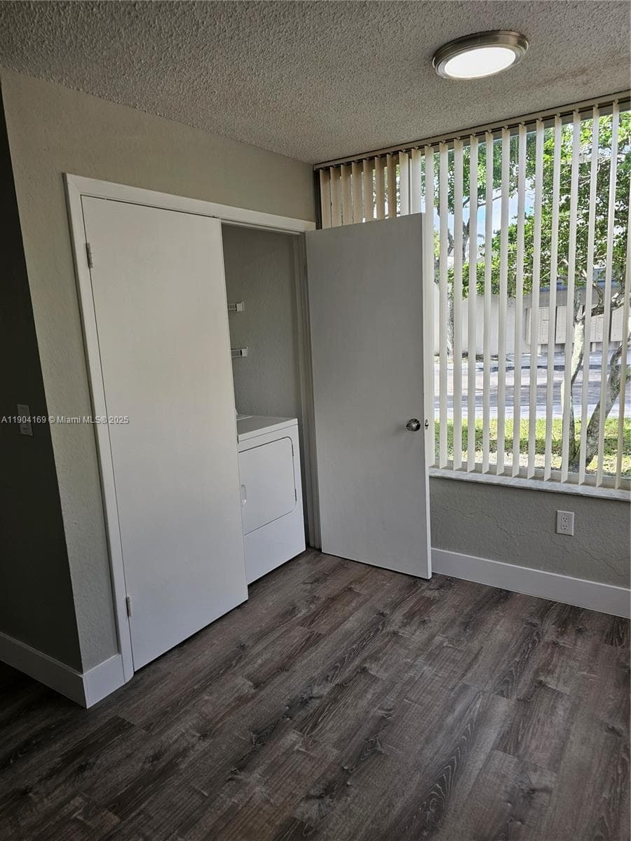 LAKEVIEW CLUB CONDO · #102 in Oakland Park - Photo 8