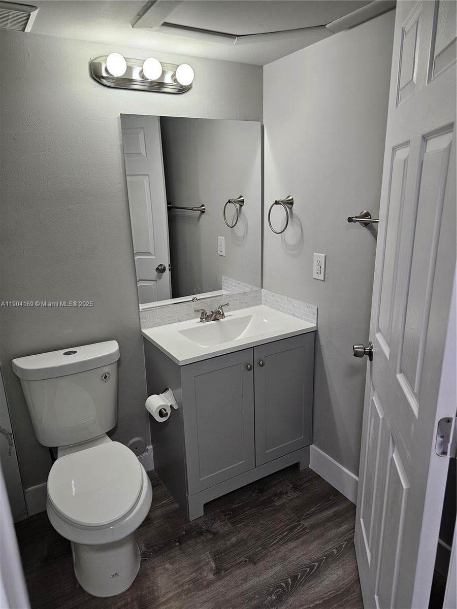 LAKEVIEW CLUB CONDO · #102 in Oakland Park - Photo 25