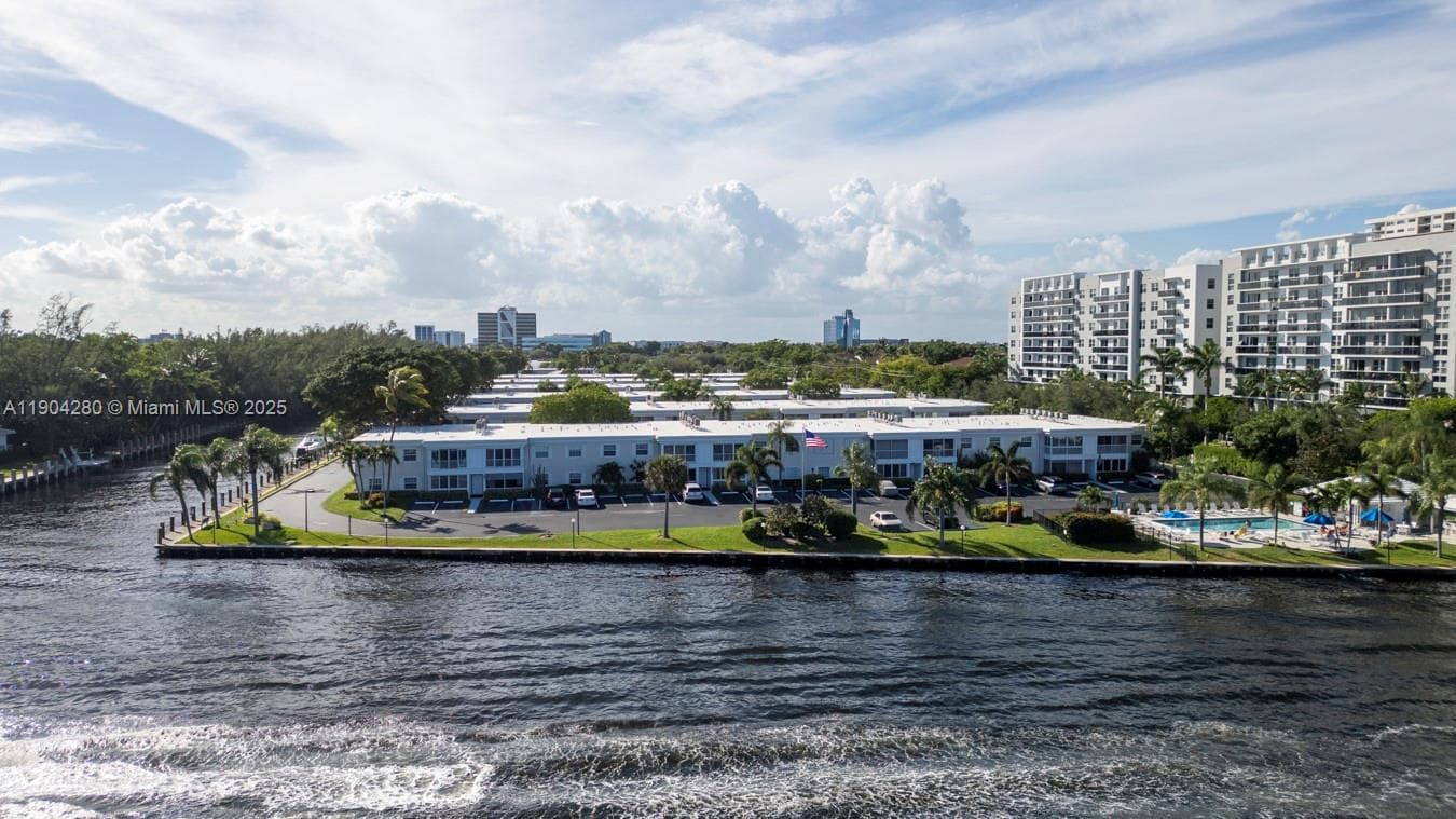BAY COLONY CLUB · #3 in Fort Lauderdale - Photo 38