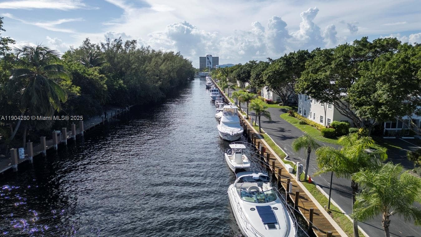 BAY COLONY CLUB · #3 in Fort Lauderdale - Photo 29