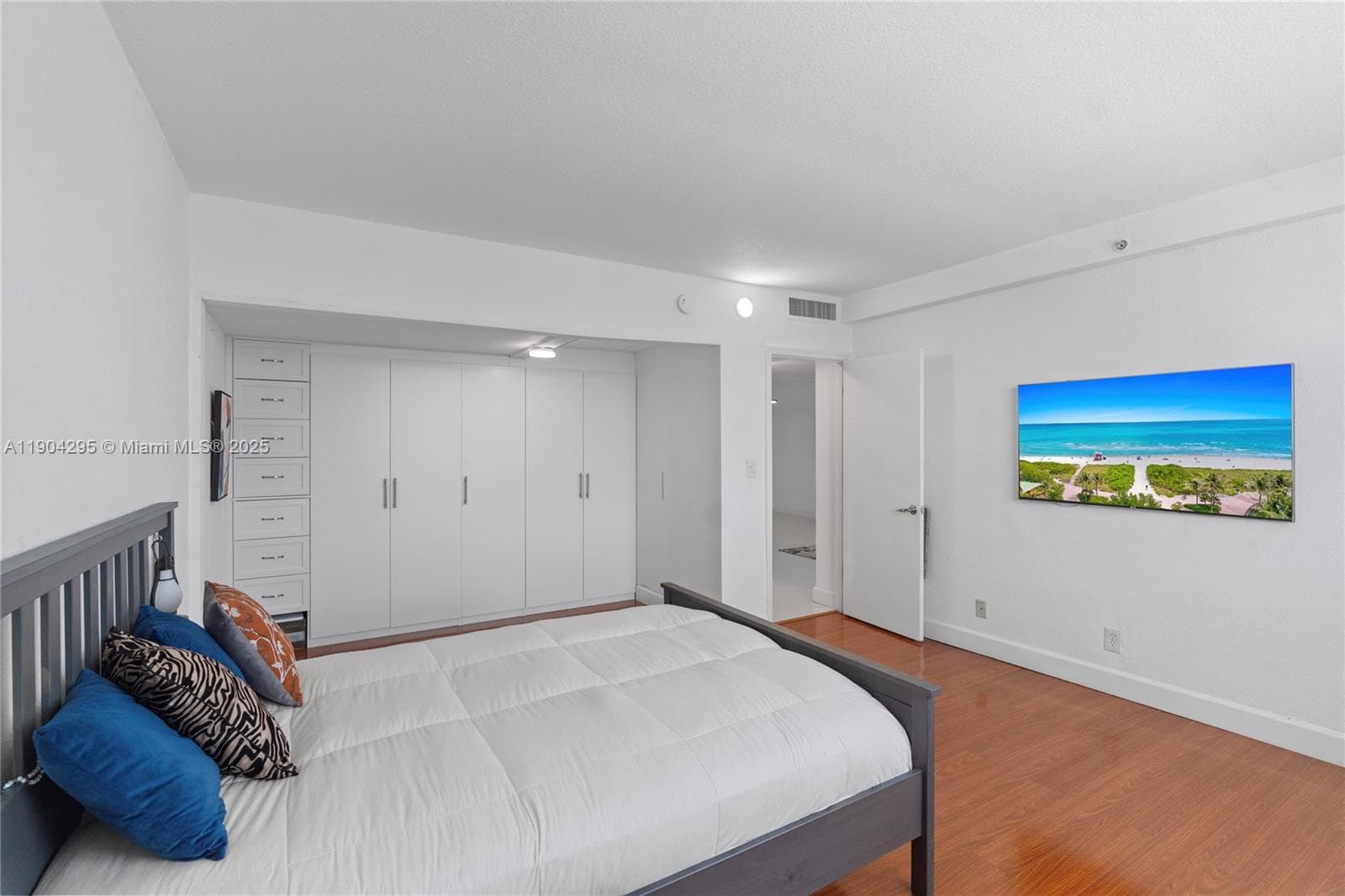 401 BLU OF NORTH BEACH CO · #1204 in Miami Beach - Photo 16