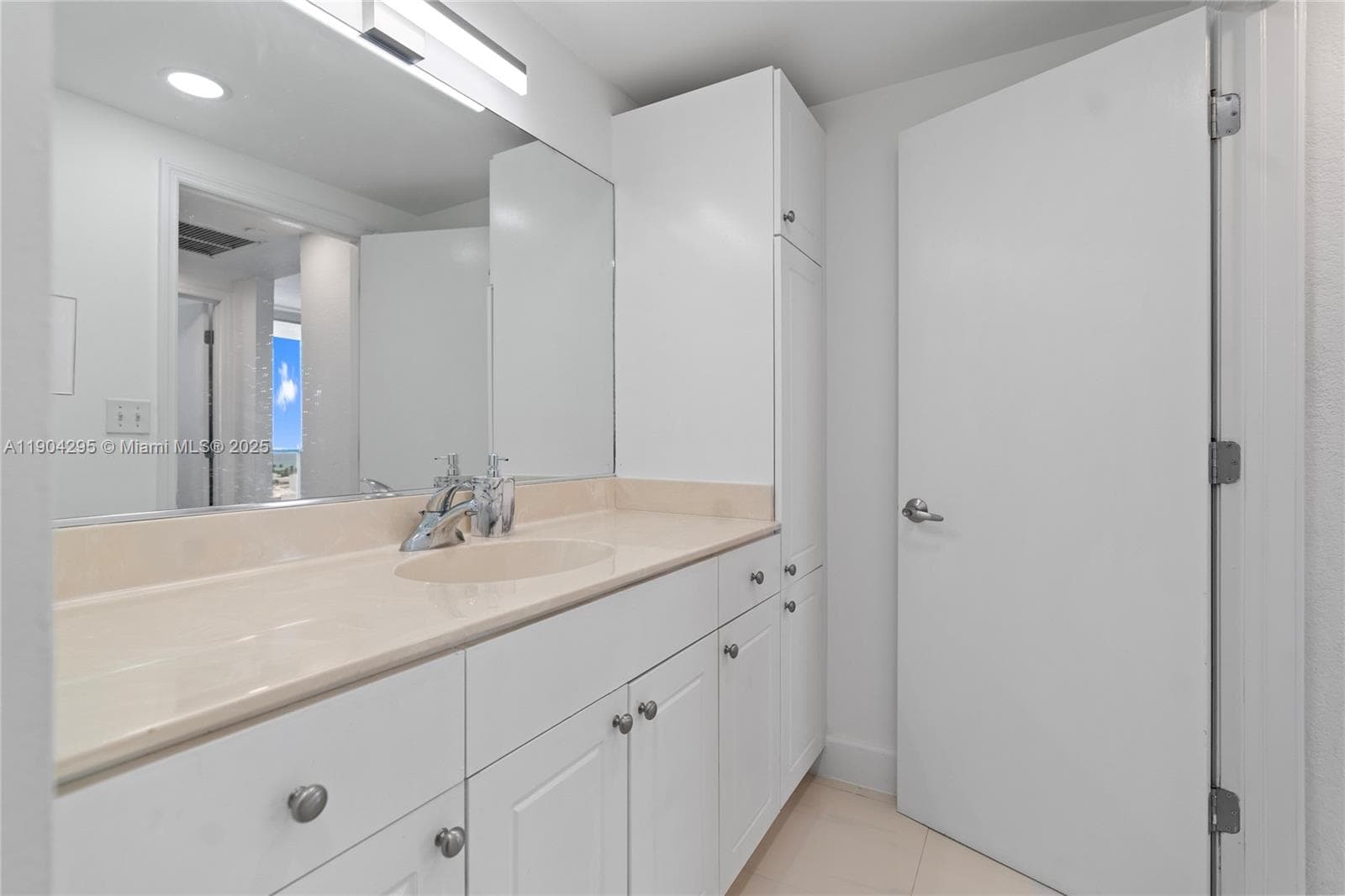 401 BLU OF NORTH BEACH CO · #1204 in Miami Beach - Photo 20