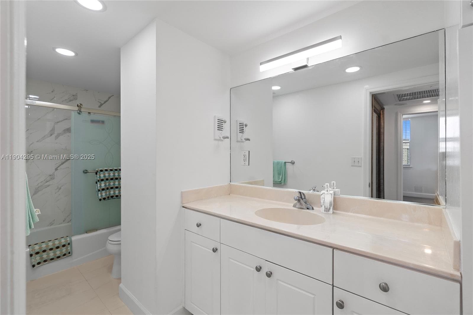 401 BLU OF NORTH BEACH CO · #1204 in Miami Beach - Photo 18