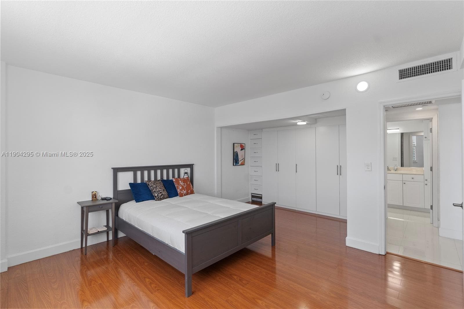 401 BLU OF NORTH BEACH CO · #1204 in Miami Beach - Photo 15