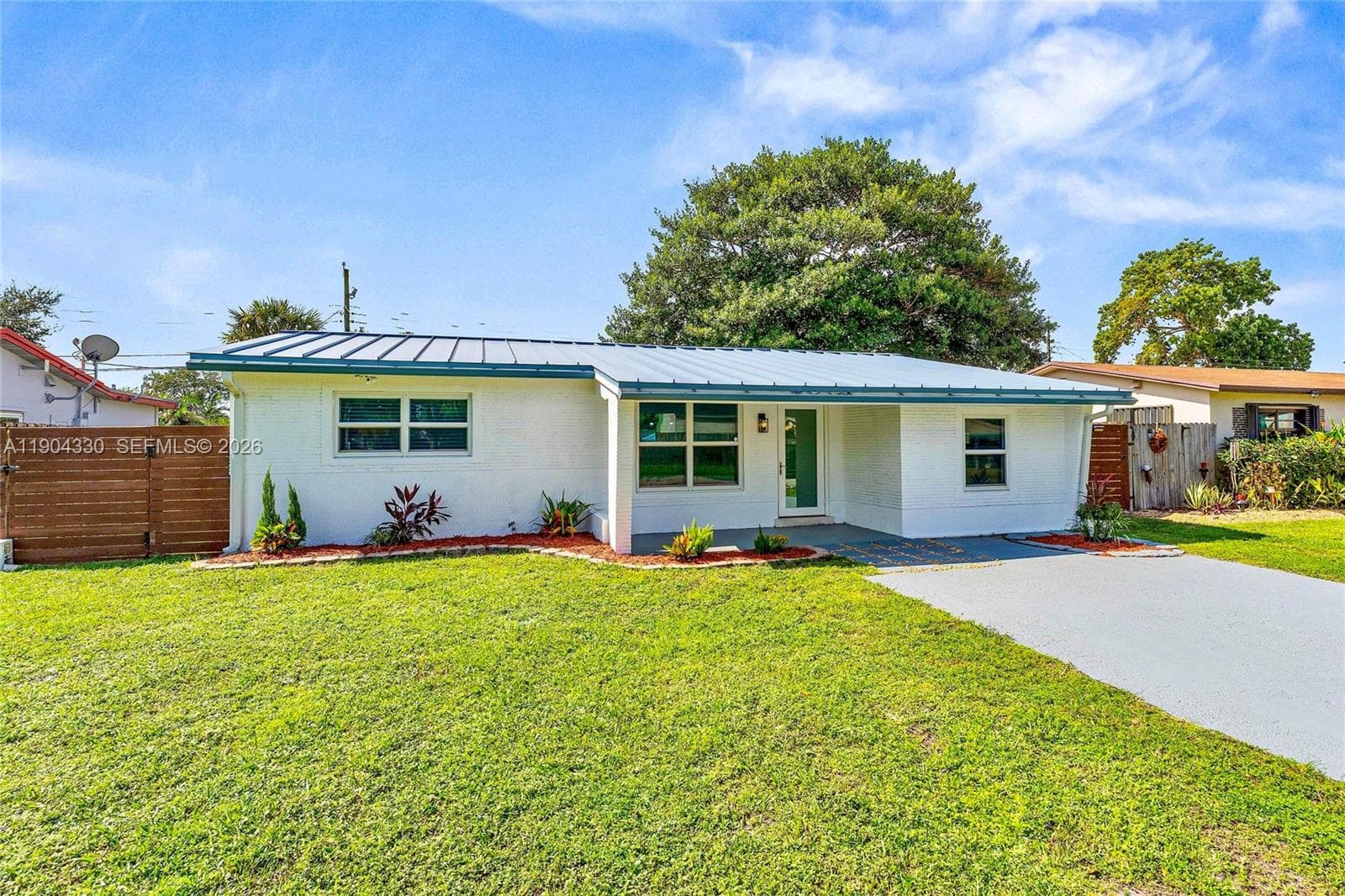 4649 SW 28th Ave photo 1