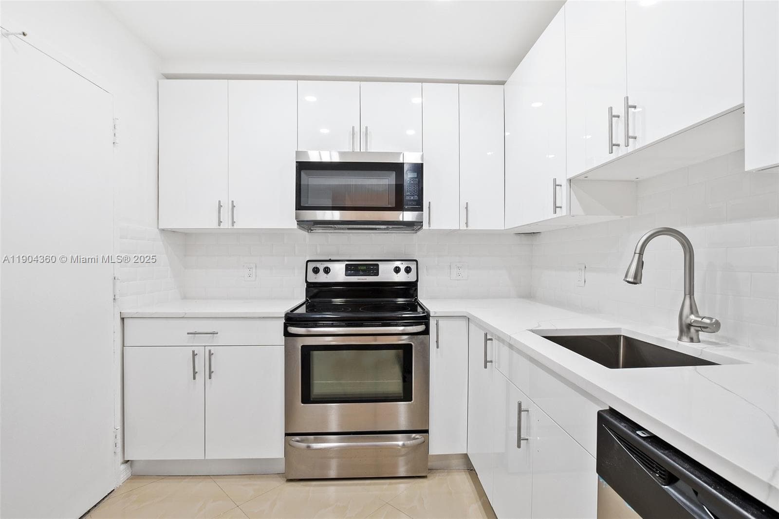 HEMISPHERES CONDO · #2M in Hallandale Beach - Photo 12
