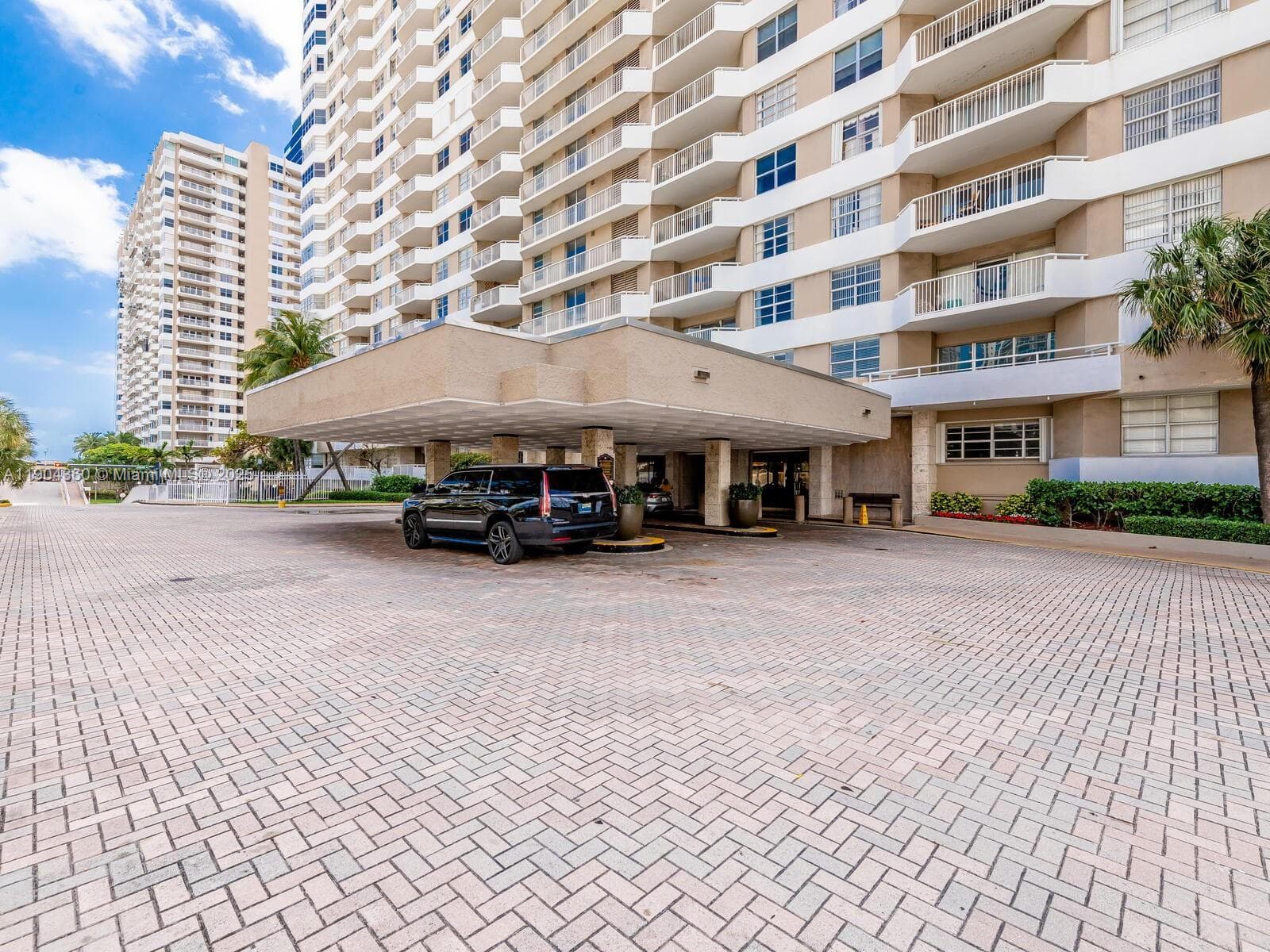 HEMISPHERES CONDO · #2M in Hallandale Beach - Photo 33