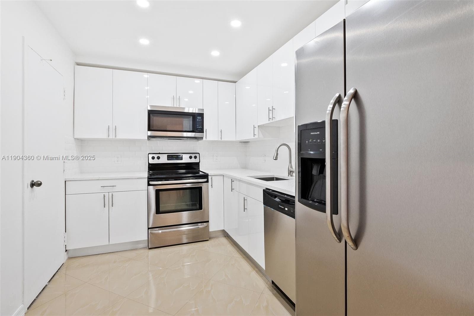 HEMISPHERES CONDO · #2M in Hallandale Beach - Photo 11