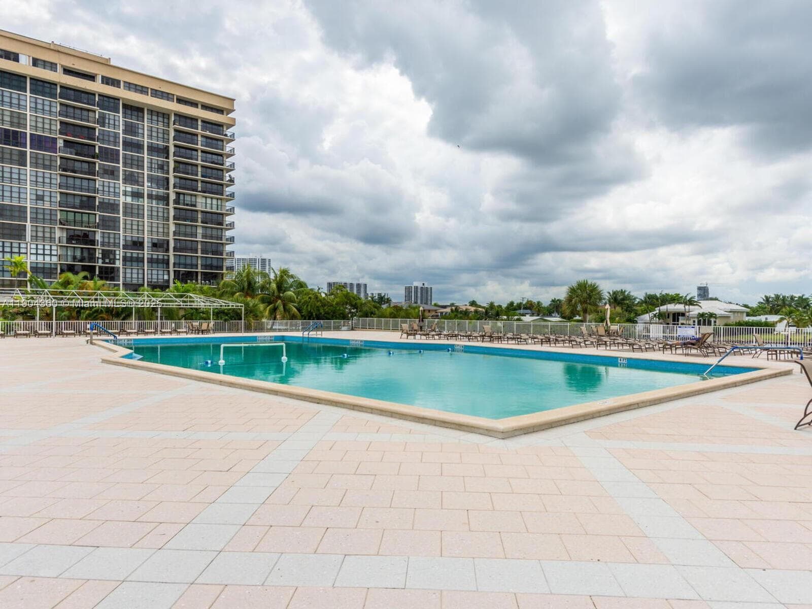 HEMISPHERES CONDO · #2M in Hallandale Beach - Photo 19