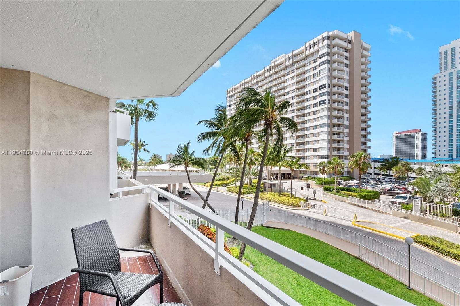 HEMISPHERES CONDO · #2M in Hallandale Beach - Photo 4