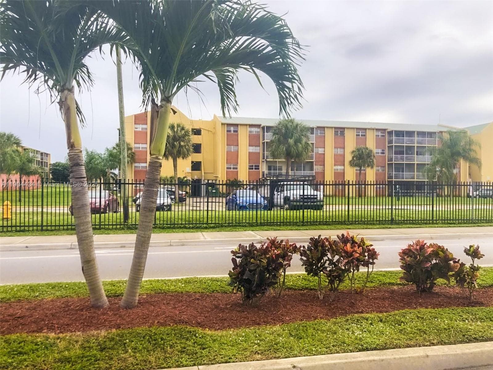 SUNSET HILLS I CONDOMINIU · #104 in Lauderdale Lakes - Photo 13