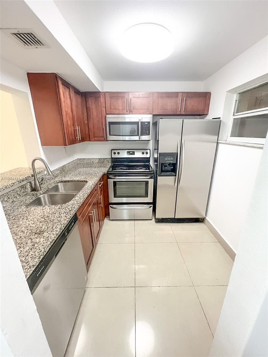SUNSET HILLS I CONDOMINIU · #104 in Lauderdale Lakes - Photo 1