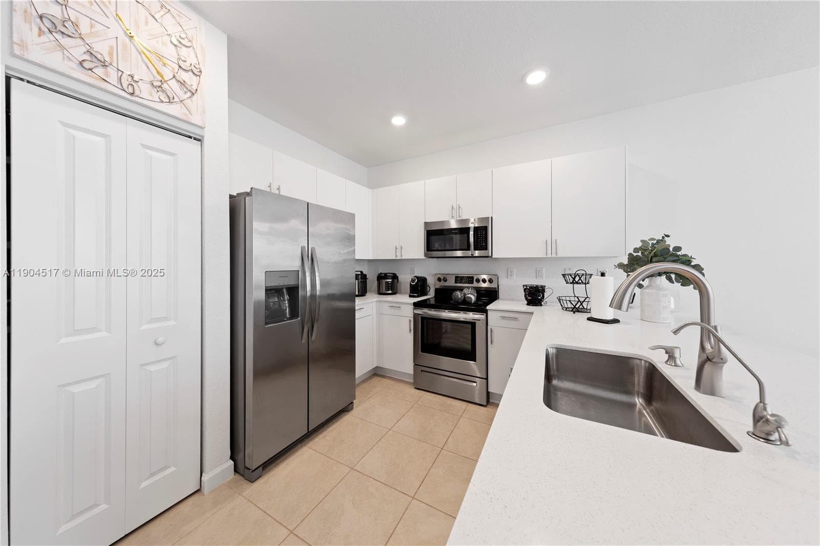 12942 SW 232nd Ter photo 4