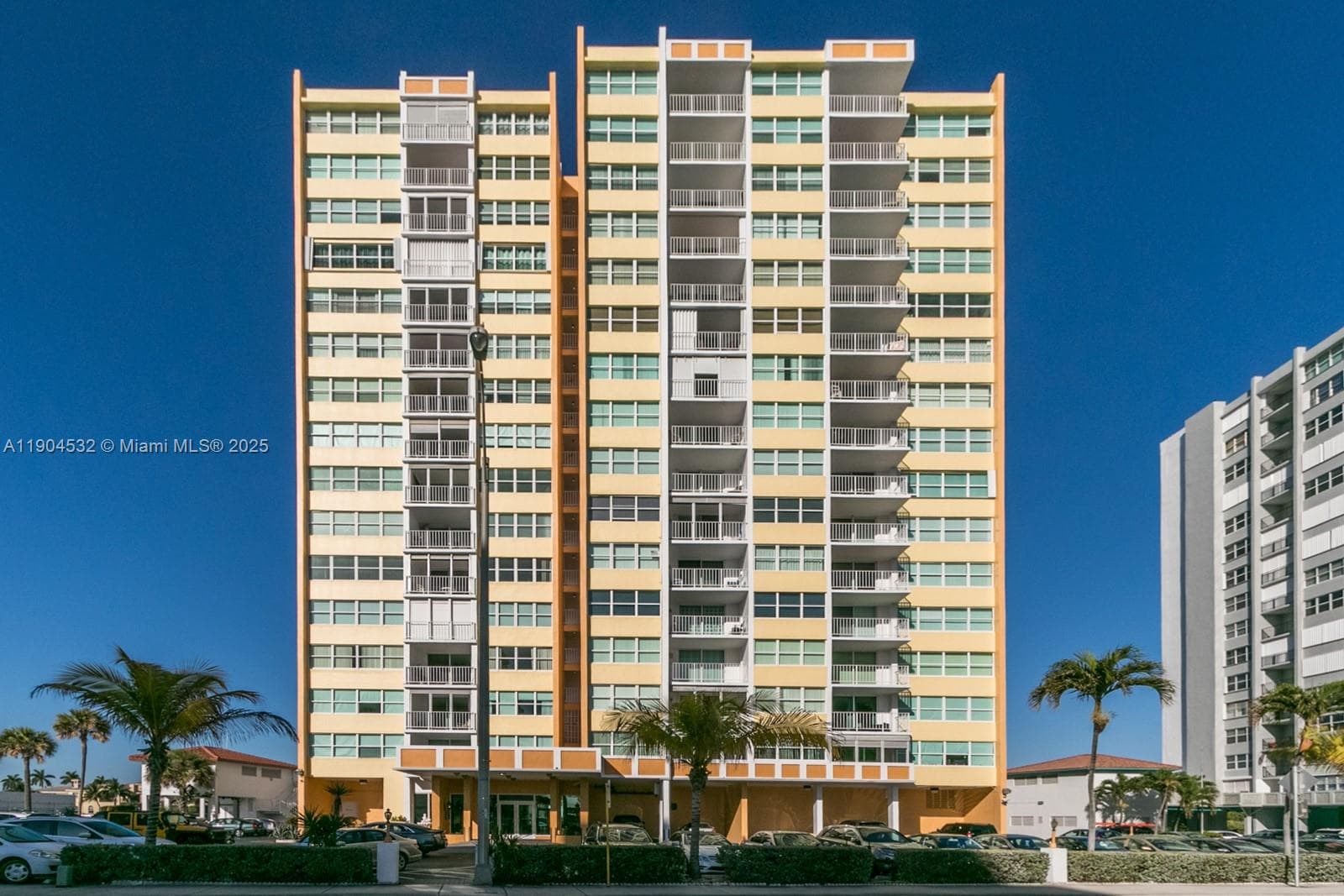 TRAFALGAR TOWERS CONDOMIN · #1702 in Hollywood - Photo 20