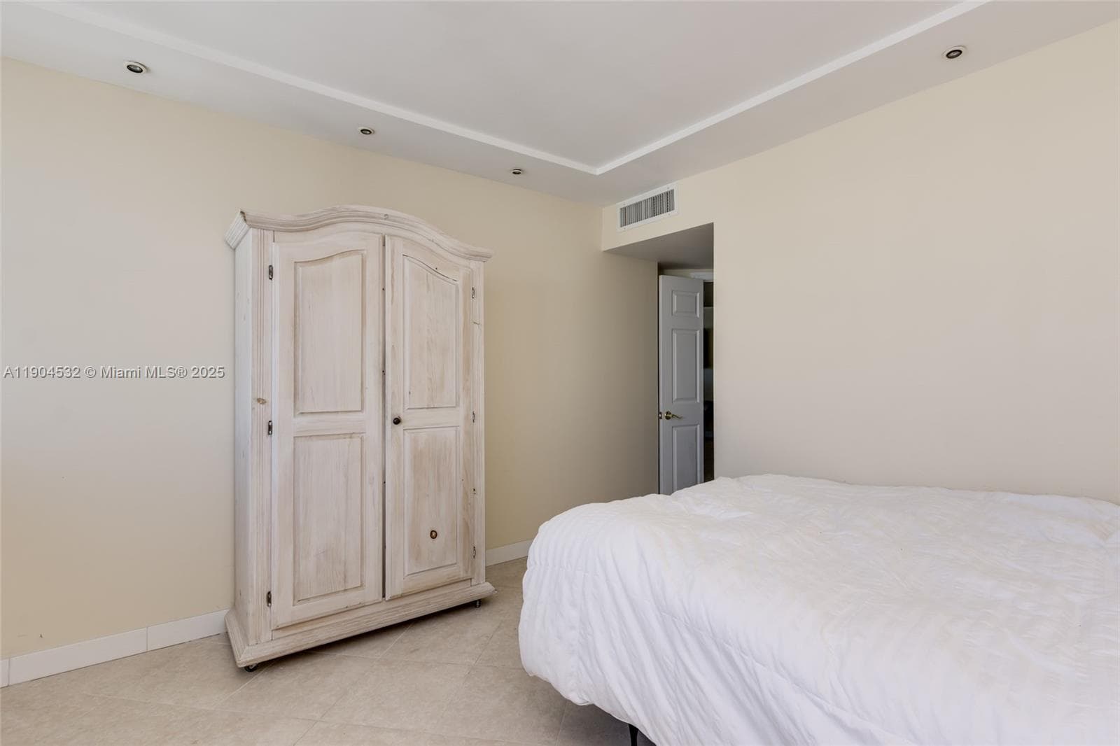TRAFALGAR TOWERS CONDOMIN · #1702 in Hollywood - Photo 11