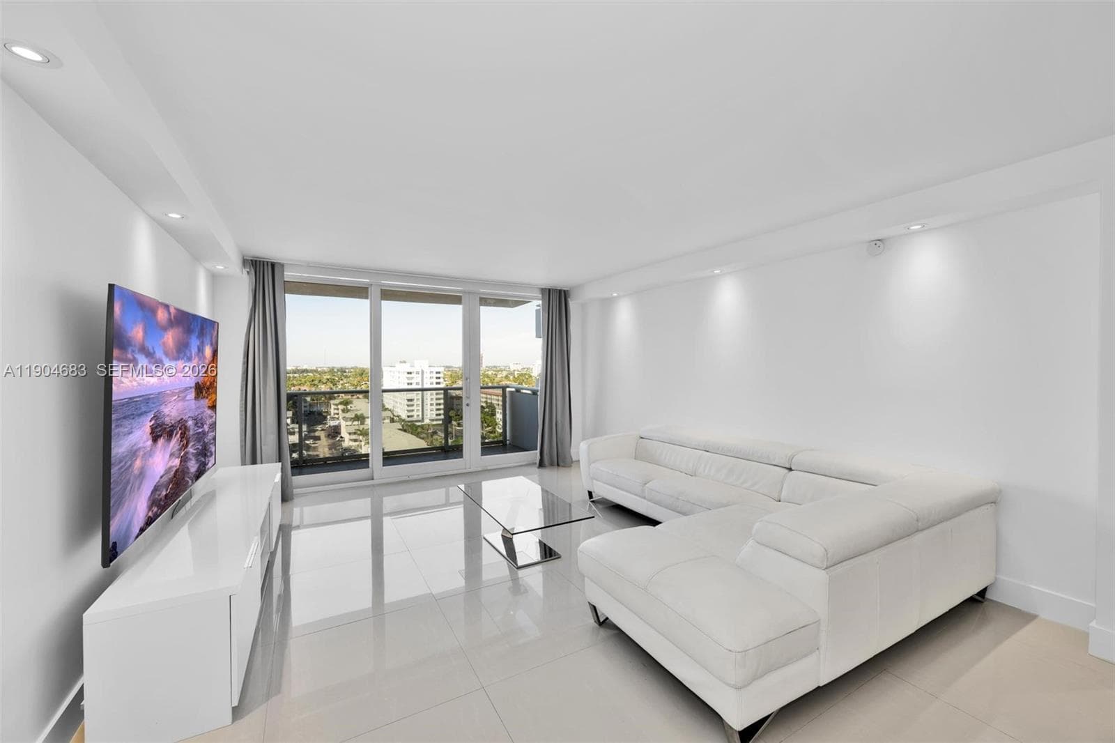 PARKER TOWER CONDO · #1011 in Hallandale Beach - Photo 2