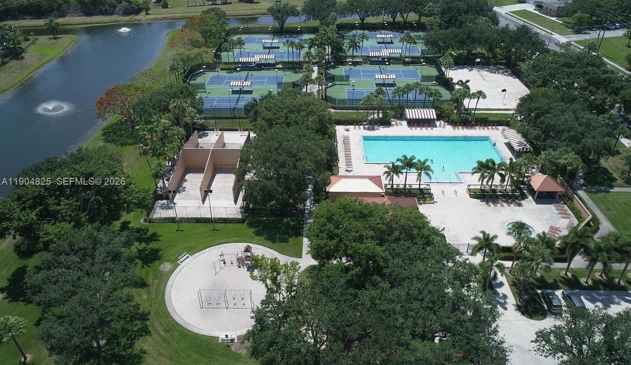 Village of Sandalwood lak in West Palm Beach - Photo 3