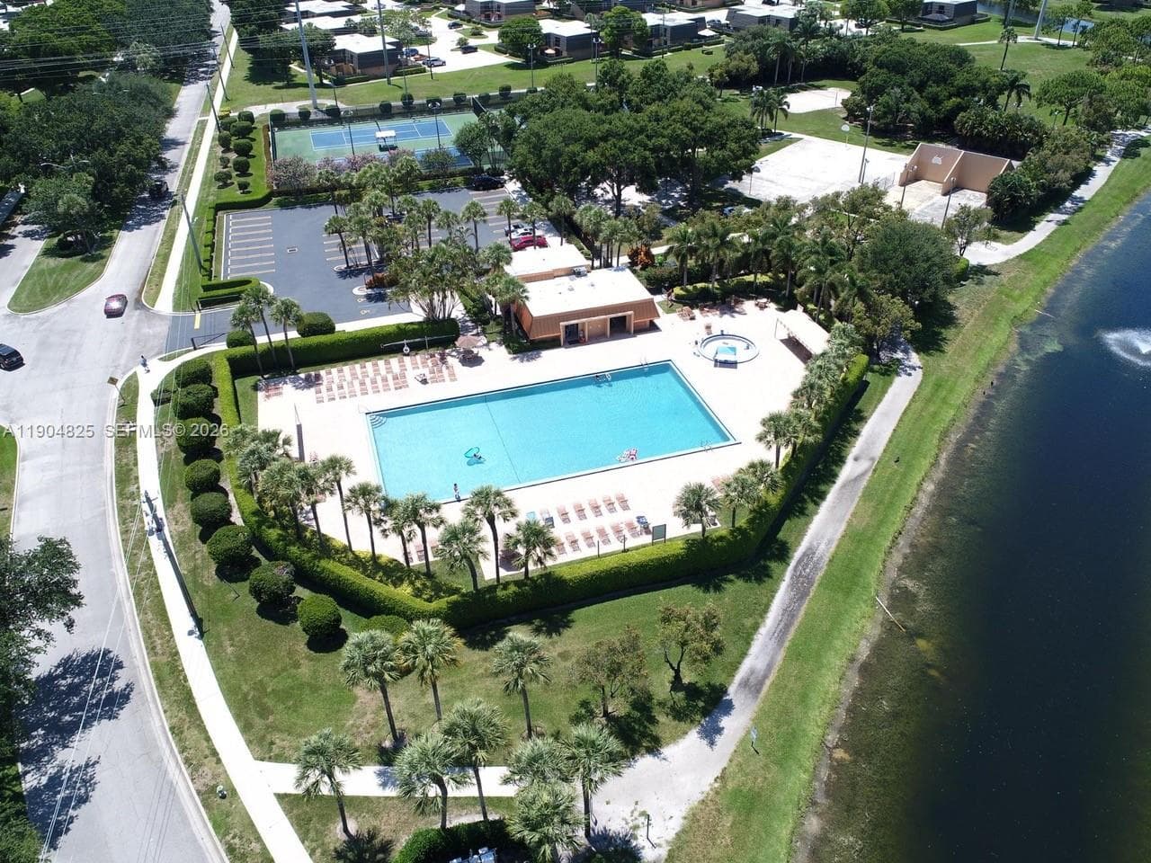 Village of Sandalwood lak in West Palm Beach - Photo 5