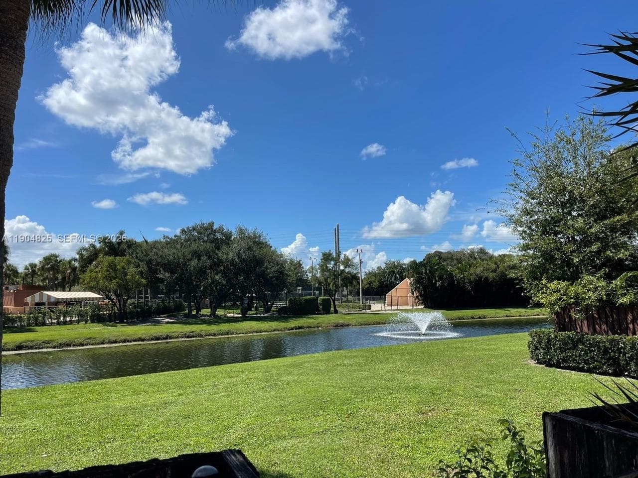 Village of Sandalwood lak in West Palm Beach - Photo 9