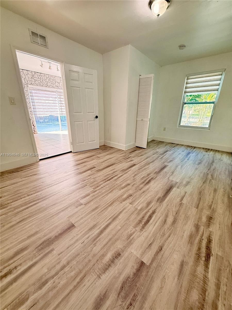 1530 N 56th Ave photo 6