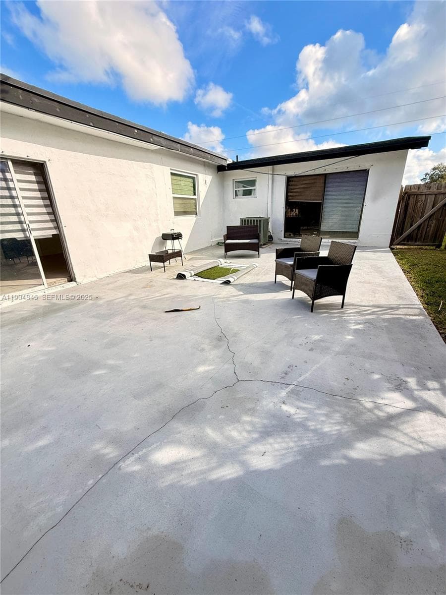 1530 N 56th Ave photo 16