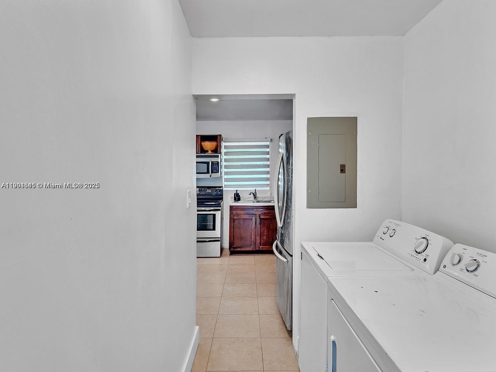 1530 N 56th Ave photo 22