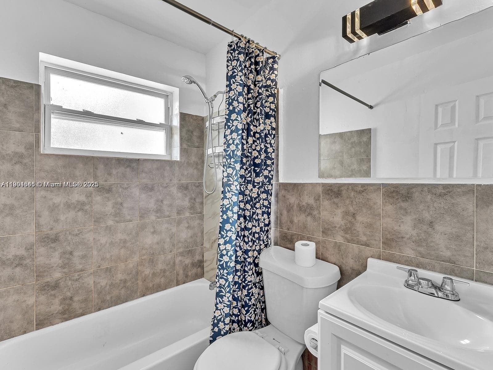 1530 N 56th Ave photo 32