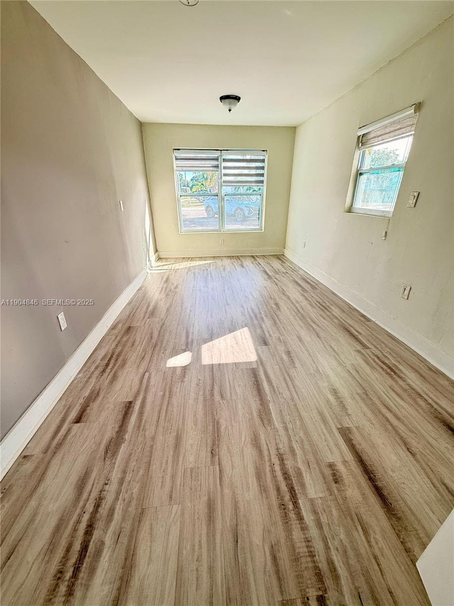 1530 N 56th Ave photo 9