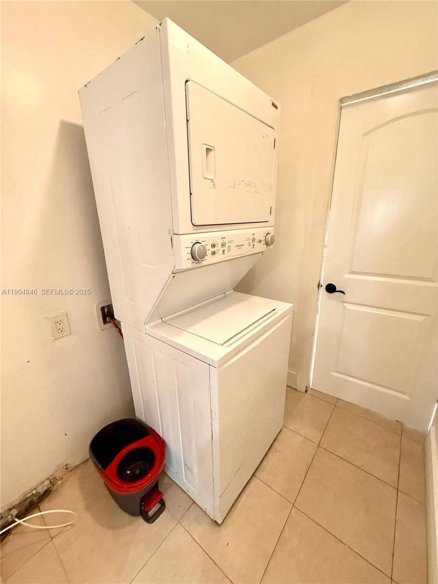 1530 N 56th Ave photo 10