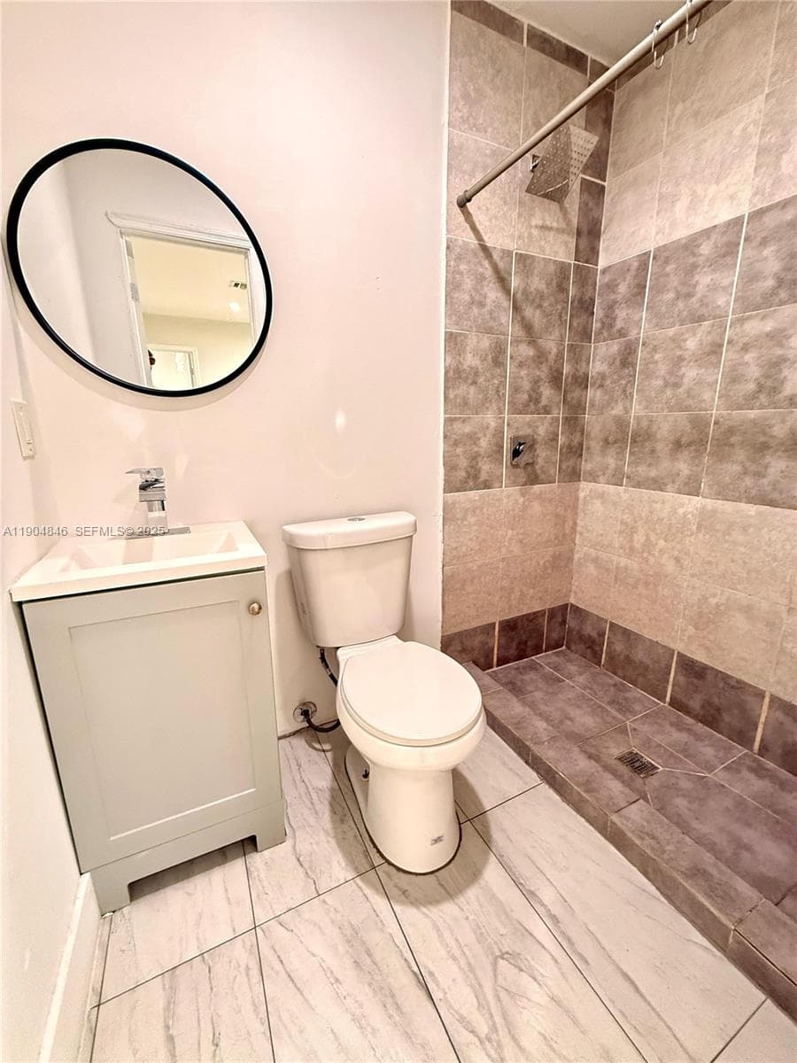 1530 N 56th Ave photo 8