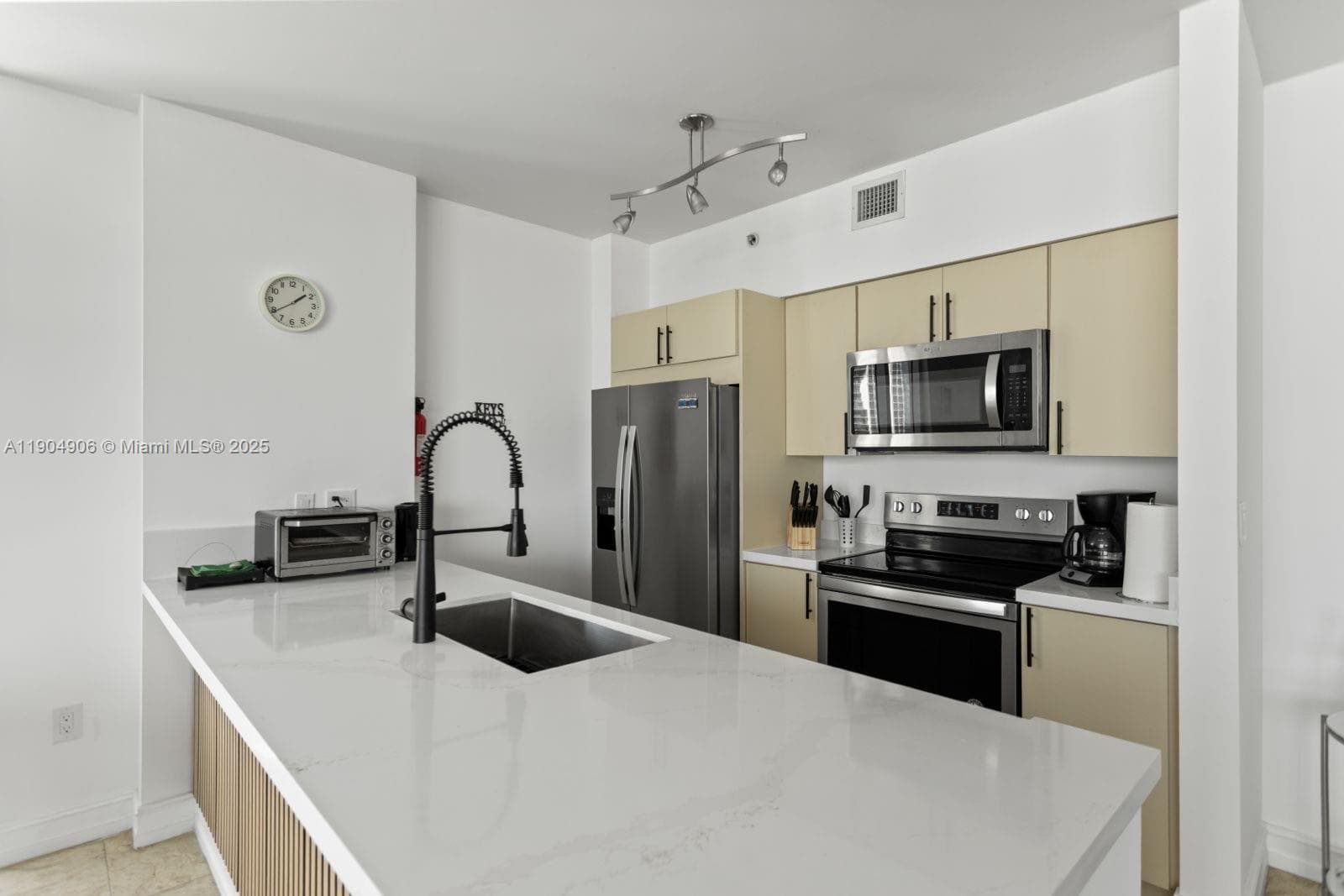King David · #PH7 in Sunny Isles Beach - Photo 2