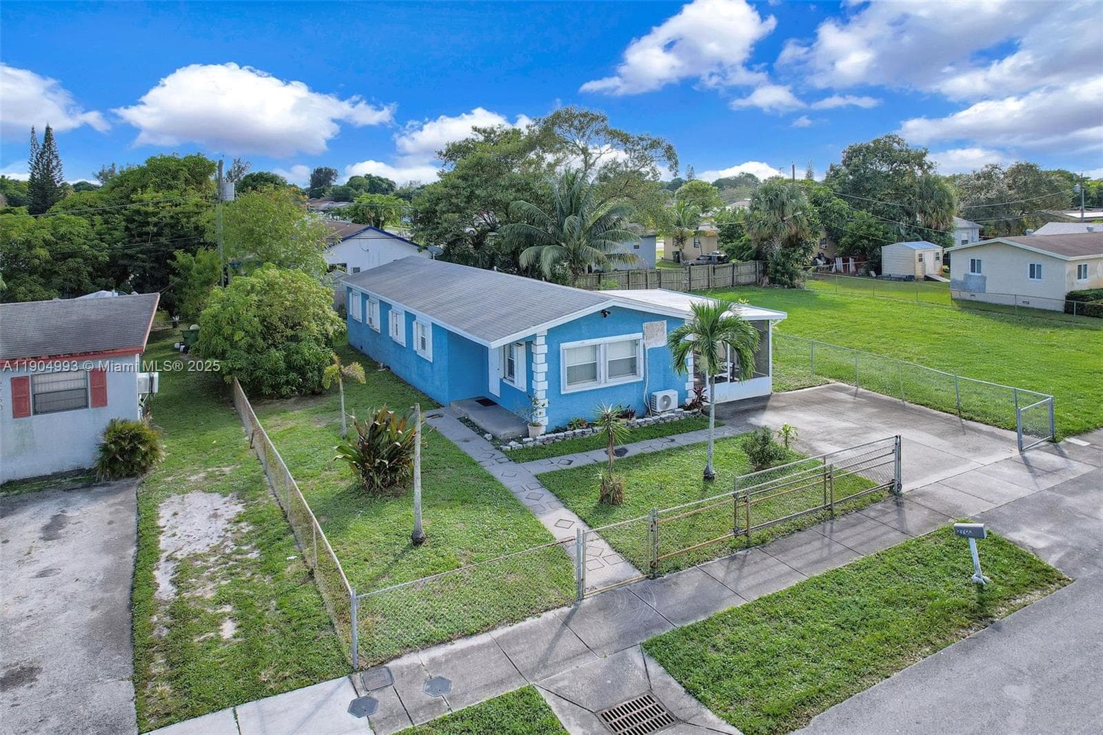 2760 NW 23rd St photo 2