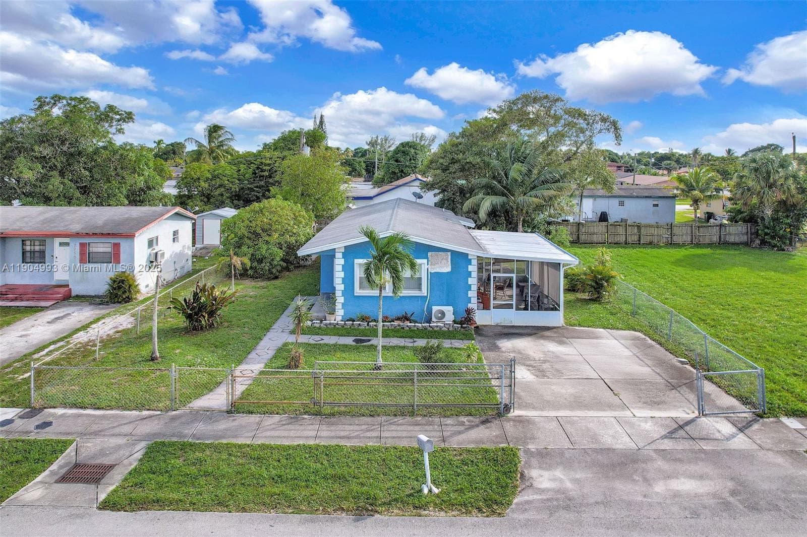 2760 NW 23rd St photo 3