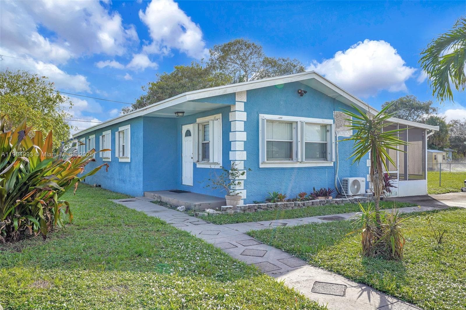 2760 NW 23rd St photo 1