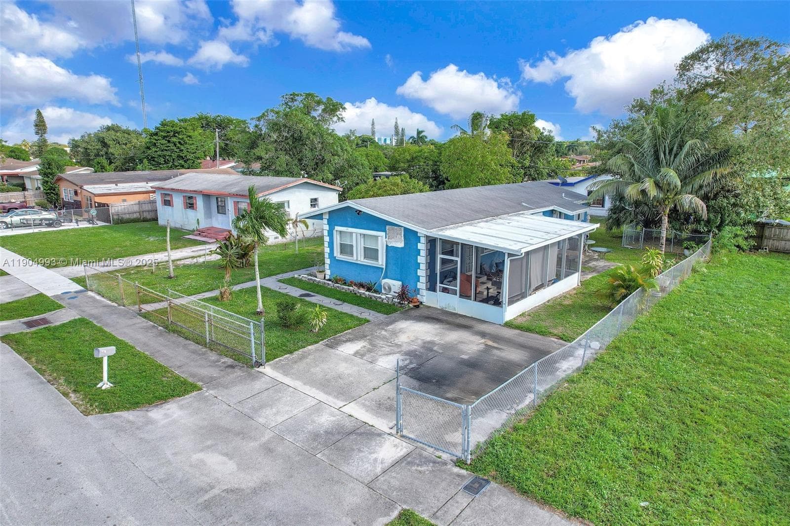 2760 NW 23rd St photo 4