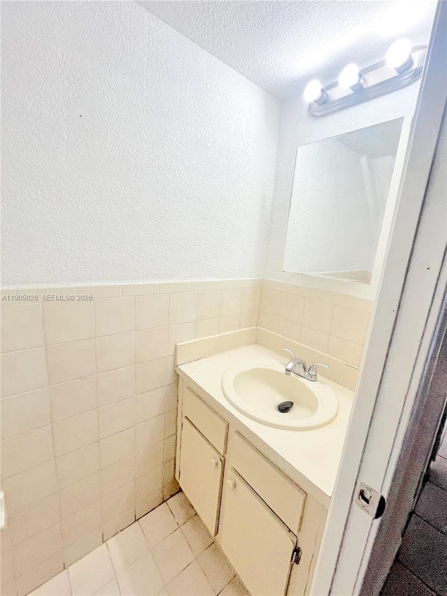 VILLAS DE MARBELLA CONDO · #5712 in Hialeah - Photo 10