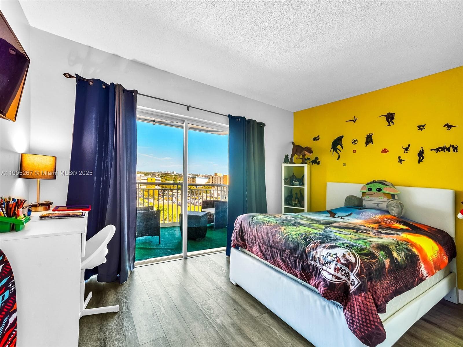 Hillcrest Condominium · #907 in Hollywood - Photo 17