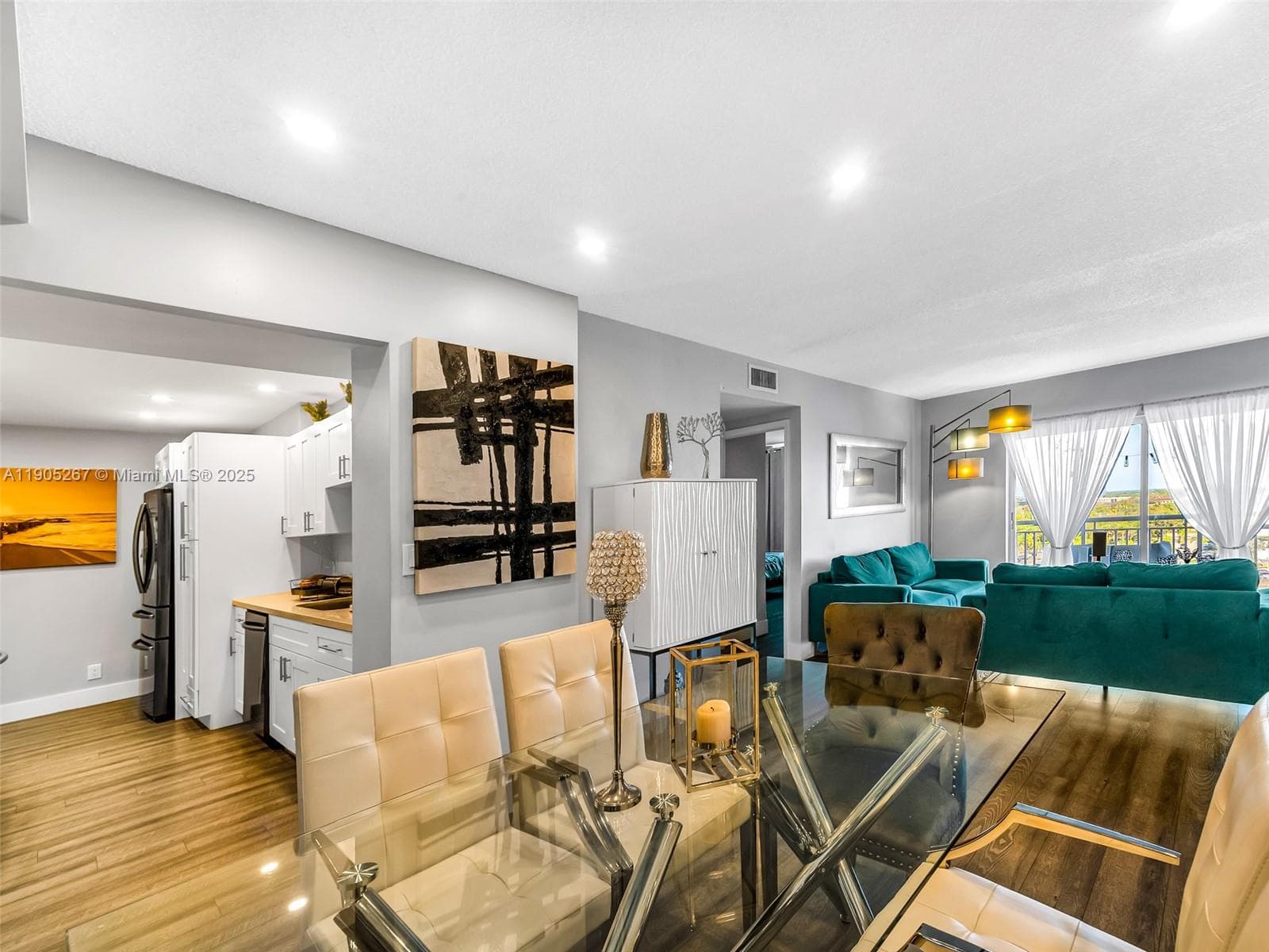 Hillcrest Condominium · #907 in Hollywood - Photo 11