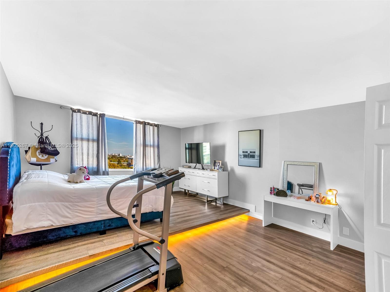 Hillcrest Condominium · #907 in Hollywood - Photo 19