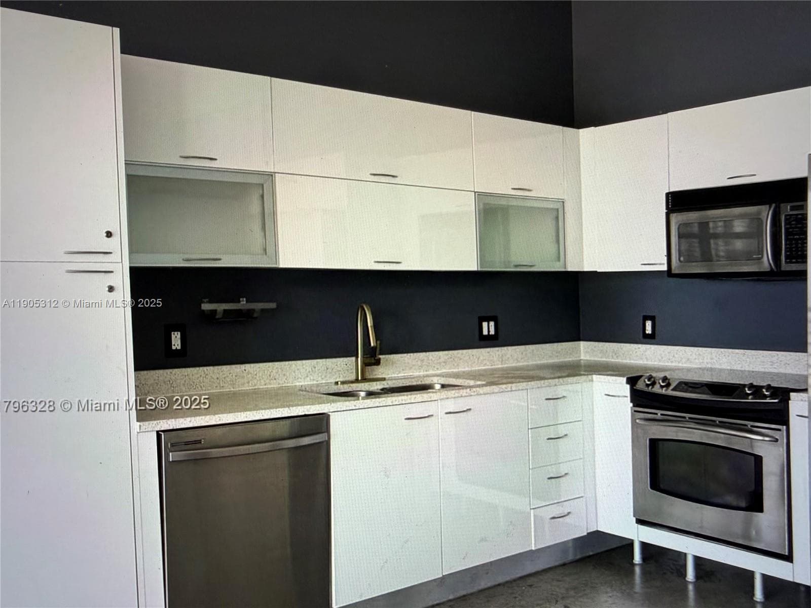 Loft Downtown II · #2611 in Miami - Photo 14