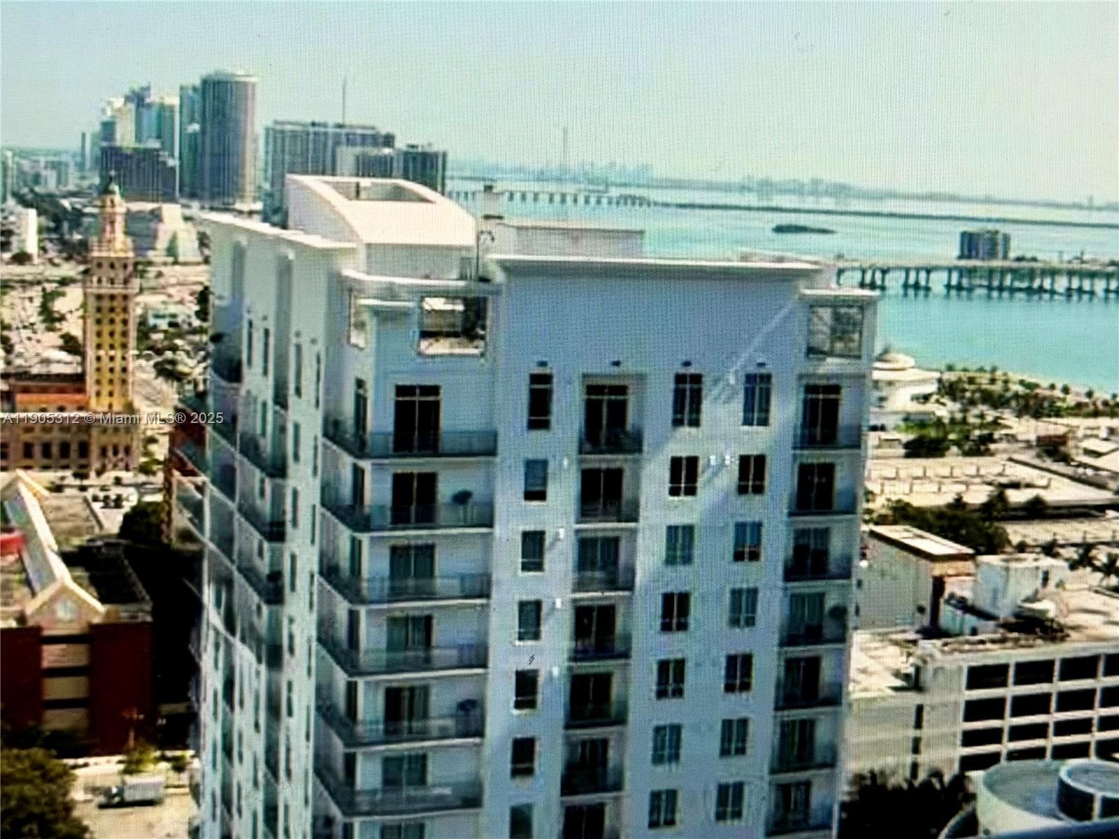 Loft Downtown II · #2611 in Miami - Photo 4