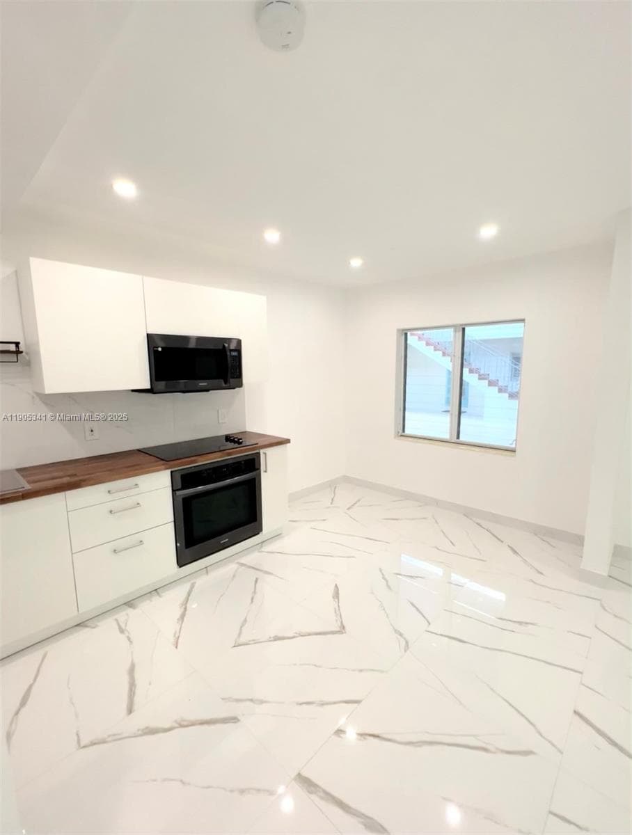 BLUE SKY CONDO · #10 in Miami Beach - Photo 5