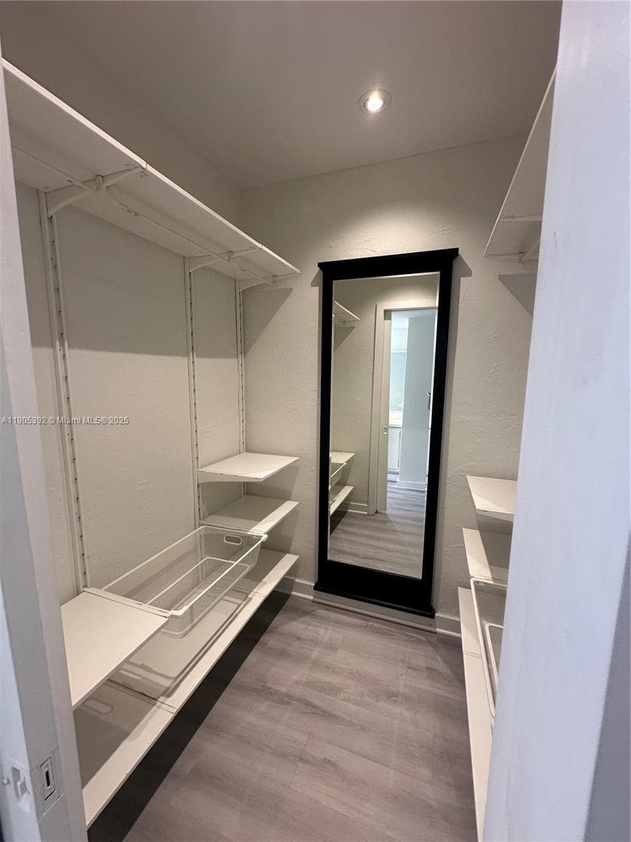 Walking Closet