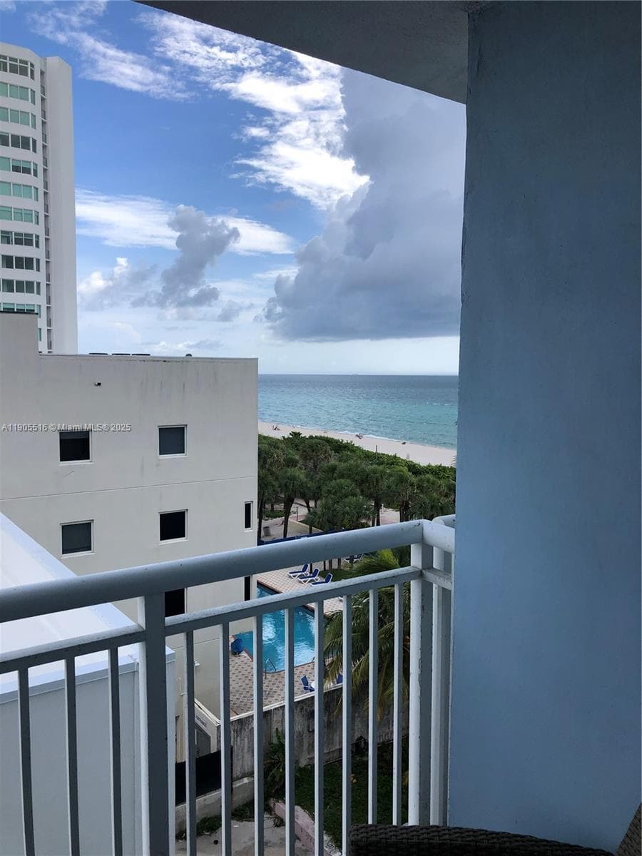 PORT ROYALE CONDO · #607 in Miami Beach - Photo 5