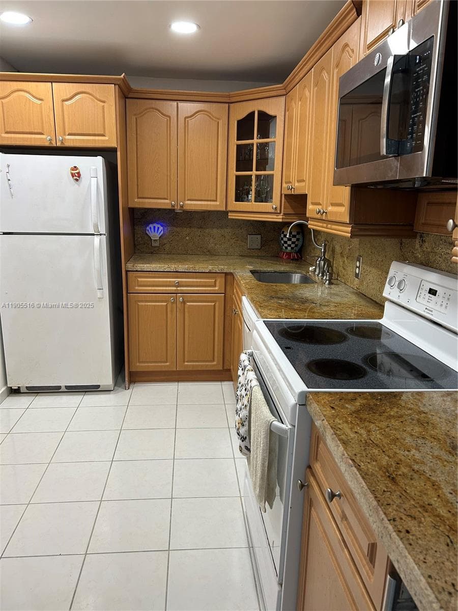 PORT ROYALE CONDO · #607 in Miami Beach - Photo 10
